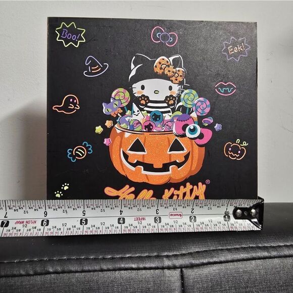 Sanrio Halloween Hello Kitty in Jack O Lantern w/ Candy, Wooden Sign Plaque NWT - Picture 10 of 10